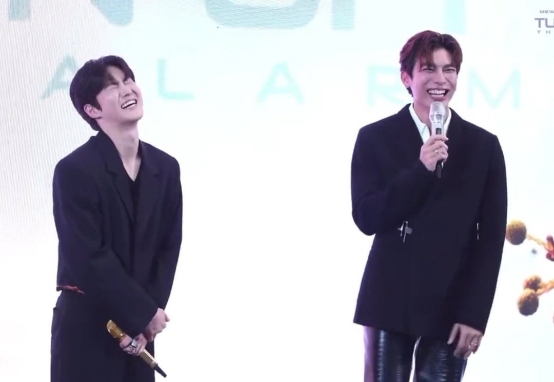 سوهو در کنفرانس خبری آهنگ Turn Off The Alarm 🎤🐰 عکس ویسگون