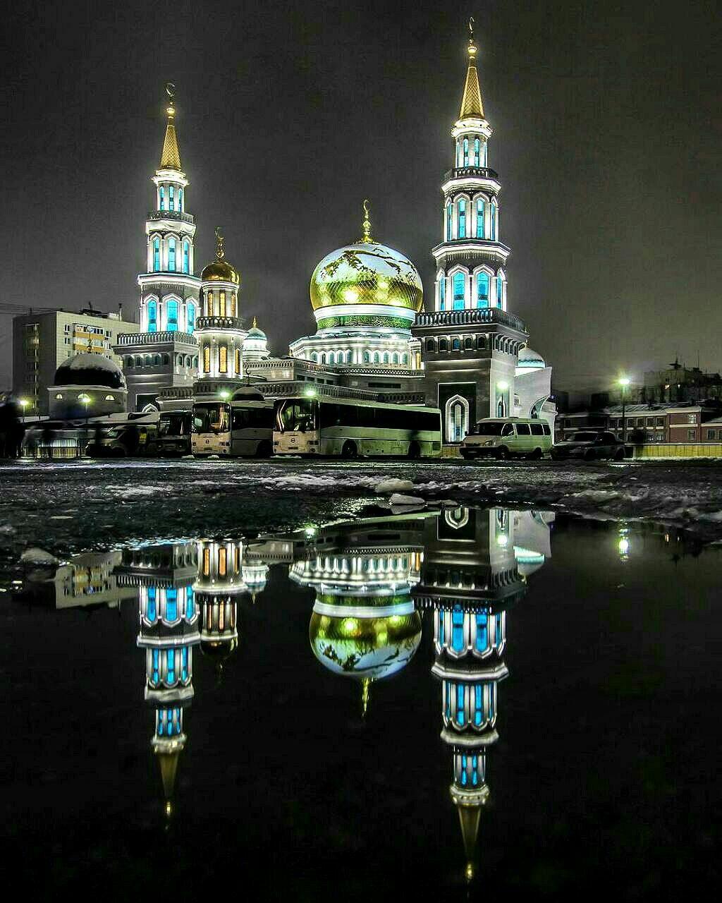 В москве есть мечеть
